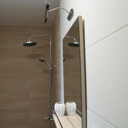 Na Leniwych Wodach منزل للإقامة Łukęcin